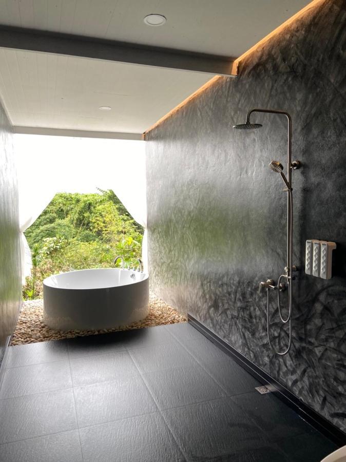 Tanoshi Glamping In Khao Sok Hotel Khao Sok National Park Exterior foto
