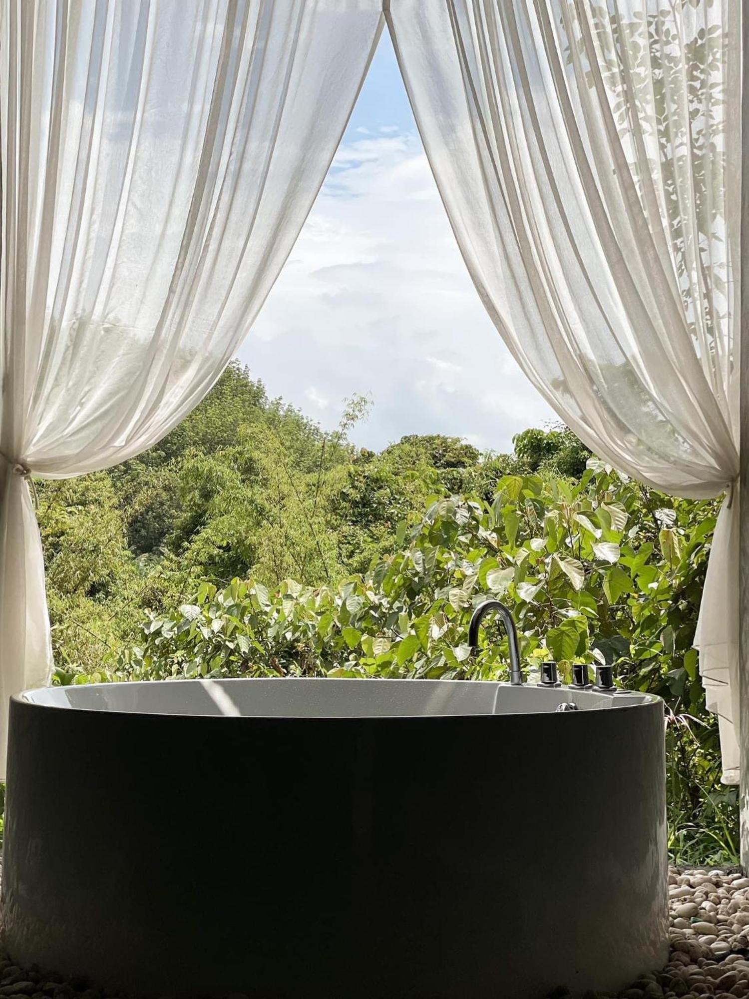 Tanoshi Glamping In Khao Sok Hotel Khao Sok National Park Exterior foto